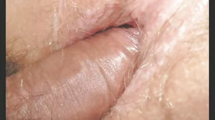 ក្មេងស្រី fucking ឈរជាមួយគ្រូបង្វឹកនិង cums នៅលើទំពែករបស់នាង