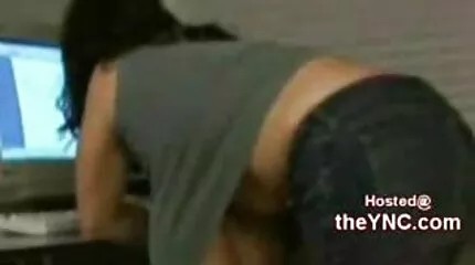 ទារកទារកការលំបាក fucked ដោយបុរសបីនាក់