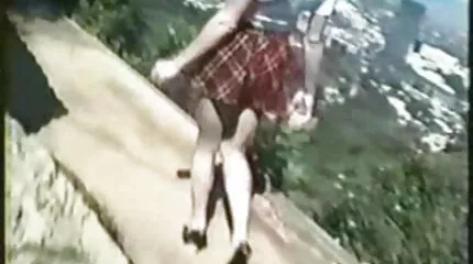 Brunette បោកបក់នៅក្នុង fuck ក្តៅ