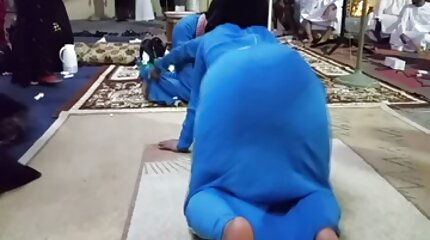 កូនមាន់សម្រេចកាមដោយខ្លួន