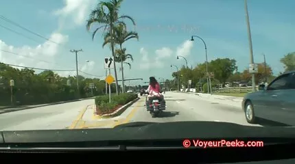 កូនភ្លោះ Fucking,មិត្តភក្តិច្រមុះ fucking