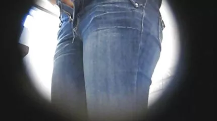 ក្រុម girls ការិយាល័យ fucking ជាមួយថៅកែនៅក្នុងលានេះ