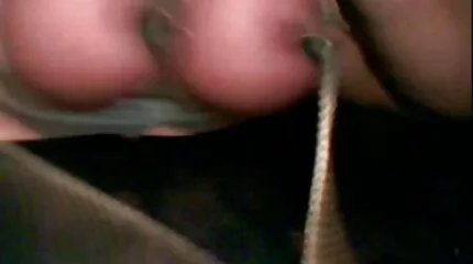មិត្តប្រុស fucks Chick បានដោយមិនយកចេញខោរបស់នាង