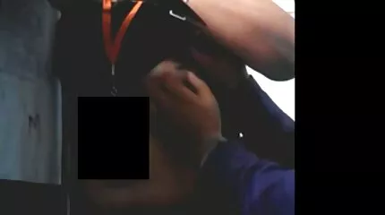 Fucked នៅលើ couch នេះស្រីស្អាតប្អូនប្រុសតូច
