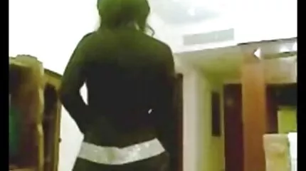 Fetish ជើងនិង fucking ជាមួយឆ្កេ Busty គឺជាមធ្យោបាយដោះស្រាយដ៏ល្អបំផុតសម្រាប់ក្រុមតោខៀវ