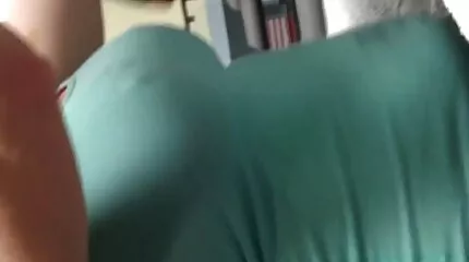 ក្មេងស្រីមិនល្អនិង fucks ជាមួយ dude clueless រហូតដល់ cumshot