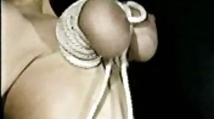 នៅលើឆ្នេរ,ក្មេងស្រី horny ធ្វើអ្វីគ្រប់យ៉ាងដើម្បីឈានដល់ការឈានដល់ចំនុចកំពូល