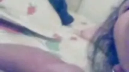បុរសជ្រុល kinky Fuck Centerfold ក្នុងរន្ធចំនួនពីរនៅក្នុងការថតរូបមួយ