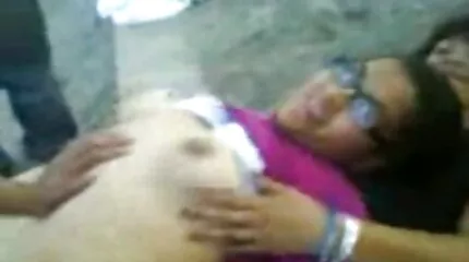 ក្មេងស្រីធំទ្រូង fucked នៅក្នុង crevices ទាំងអស់និងជាដើមនៅខាងក្នុង