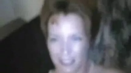Pussy កោររបស់ក្មេងស្រីម្នាក់សម្រាប់ជល់រឹង