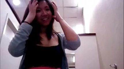 Brunette ទទួល fucked រន្ធគូថនិងផ្តល់ blowjob juicy ទៅមិត្តភក្តិ