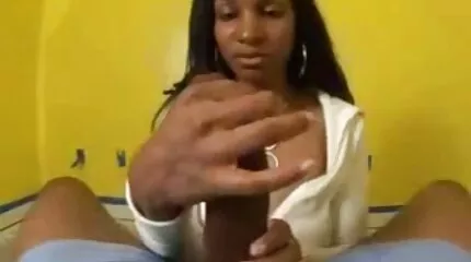 ប្តីនៅក្នុងការ spanking ពេលសត្វលា milf fucks អ្នកជិតខាង