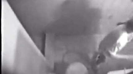 លើកជើងរបស់នាង