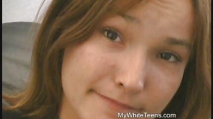 Fucking និង fucking ជាមួយ strap នៅលើ