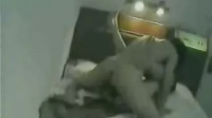 ក្មេងស្រីស្រស់ស្អាត fucked រន្ធគូថជាមួយនឹងបុរសស្បែកខ្មៅ